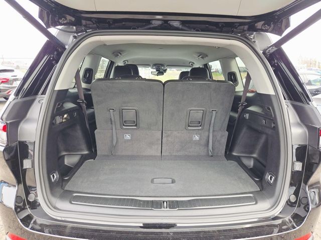 Jeep Grand Cherokee L Vehicle Full-screen Gallery Image 11