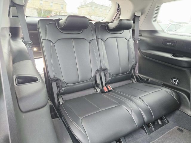 Jeep Grand Cherokee L Vehicle Full-screen Gallery Image 12