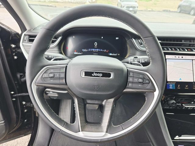 Jeep Grand Cherokee L Vehicle Full-screen Gallery Image 17