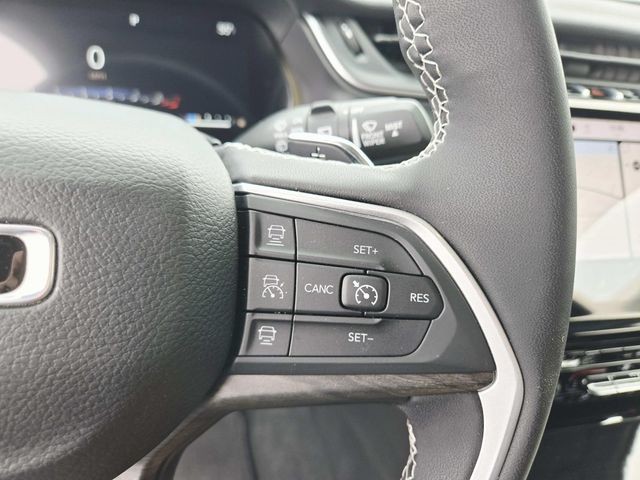 Jeep Grand Cherokee L Vehicle Full-screen Gallery Image 19