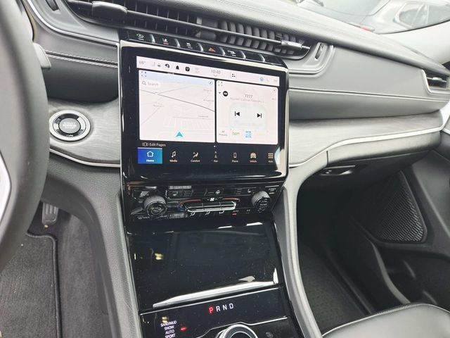 Jeep Grand Cherokee L Vehicle Full-screen Gallery Image 21