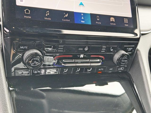Jeep Grand Cherokee L Vehicle Full-screen Gallery Image 25