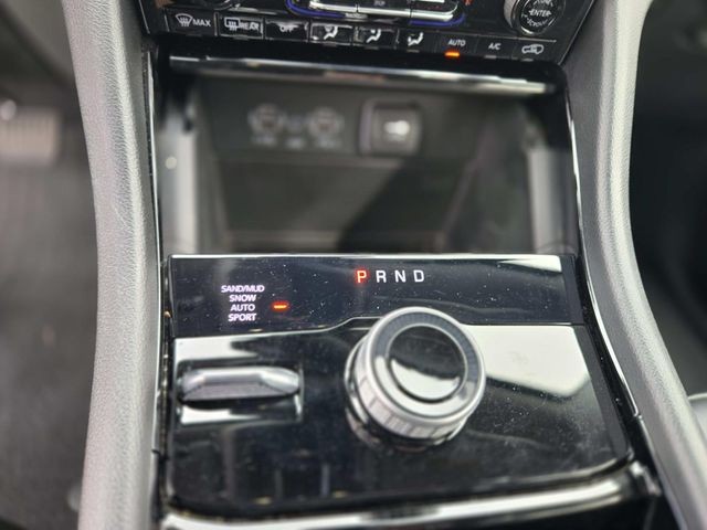 Jeep Grand Cherokee L Vehicle Full-screen Gallery Image 27