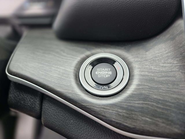 Jeep Grand Cherokee L Vehicle Full-screen Gallery Image 28