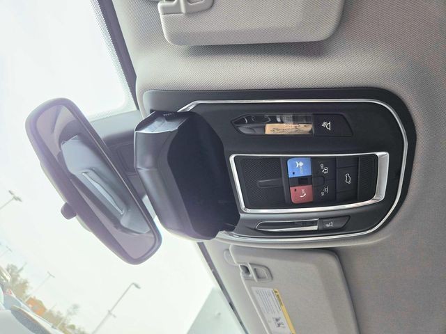 Jeep Grand Cherokee L Vehicle Full-screen Gallery Image 29