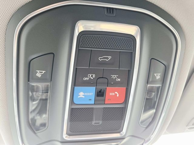 Jeep Grand Cherokee L Vehicle Full-screen Gallery Image 30