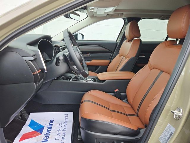 Mazda CX-50 Vehicle Full-screen Gallery Image 09