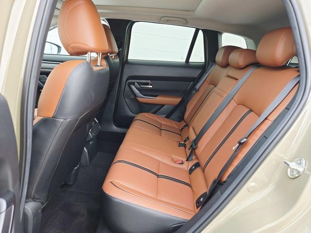 Mazda CX-50 Vehicle Full-screen Gallery Image 10