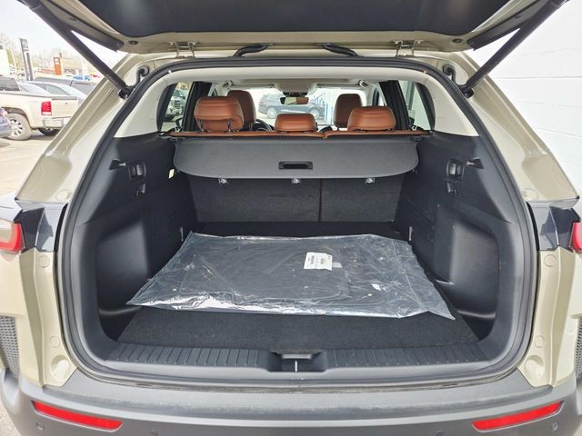 Mazda CX-50 Vehicle Full-screen Gallery Image 11