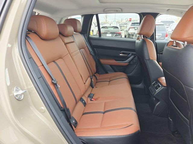 Mazda CX-50 Vehicle Full-screen Gallery Image 12