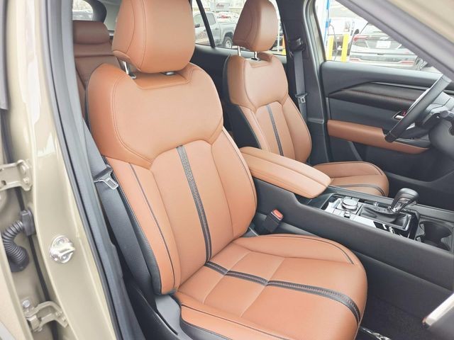 Mazda CX-50 Vehicle Full-screen Gallery Image 13