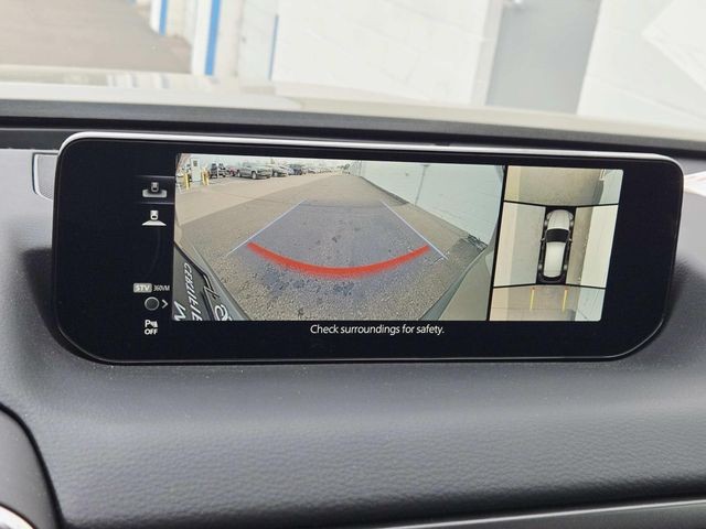 Mazda CX-50 Vehicle Full-screen Gallery Image 22