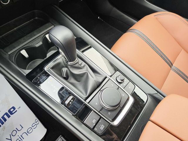 Mazda CX-50 Vehicle Full-screen Gallery Image 26