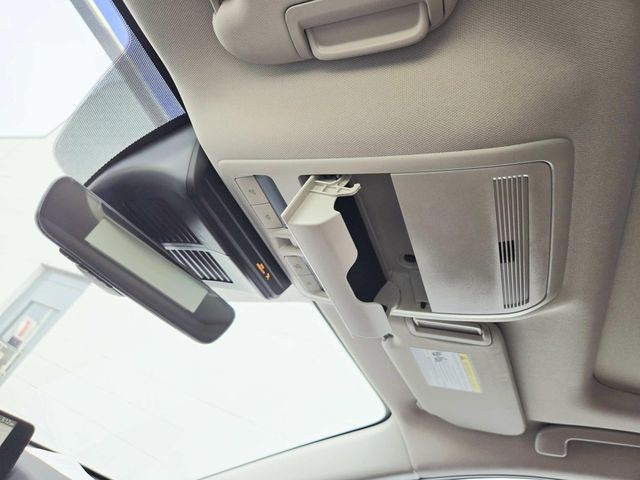 Mazda CX-50 Vehicle Full-screen Gallery Image 29