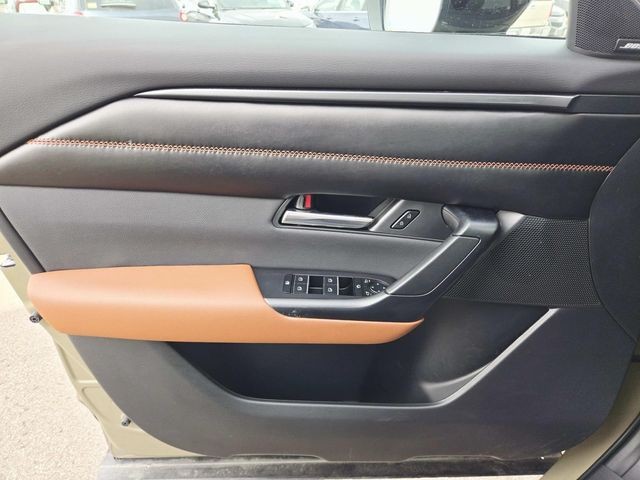 Mazda CX-50 Vehicle Full-screen Gallery Image 32