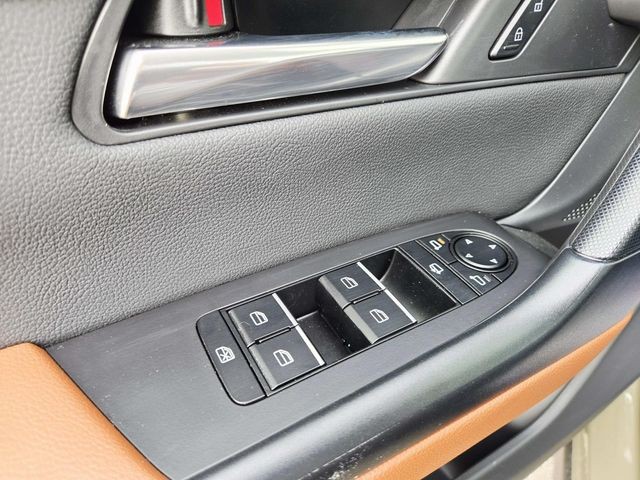 Mazda CX-50 Vehicle Full-screen Gallery Image 33