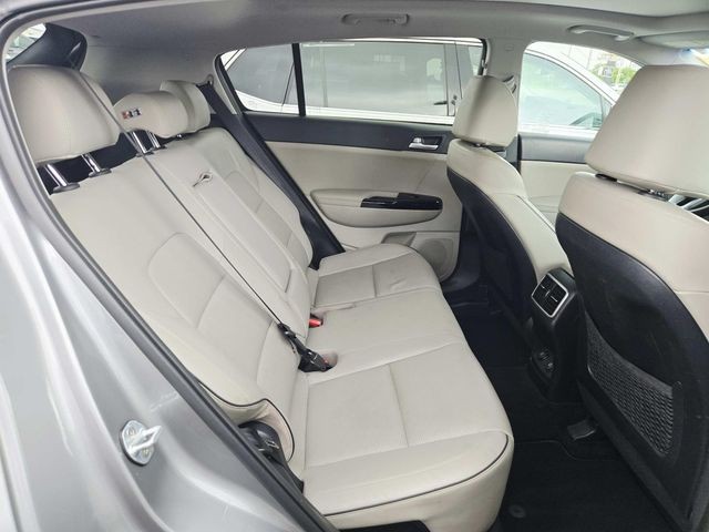 Kia Sportage Vehicle Full-screen Gallery Image 12