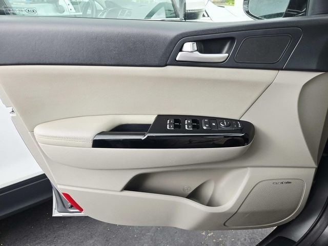Kia Sportage Vehicle Full-screen Gallery Image 34