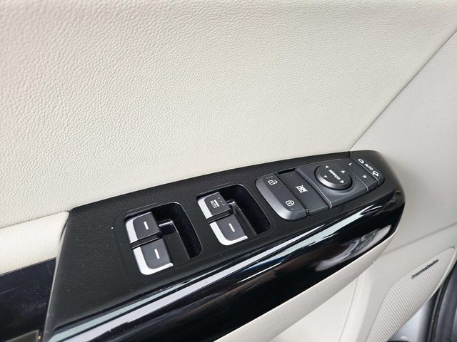 Kia Sportage Vehicle Full-screen Gallery Image 35