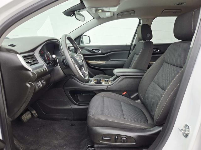 GMC Acadia Vehicle Full-screen Gallery Image 08