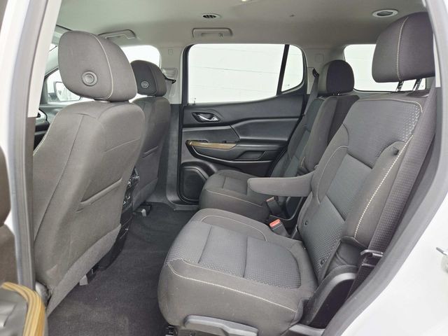 GMC Acadia Vehicle Full-screen Gallery Image 09