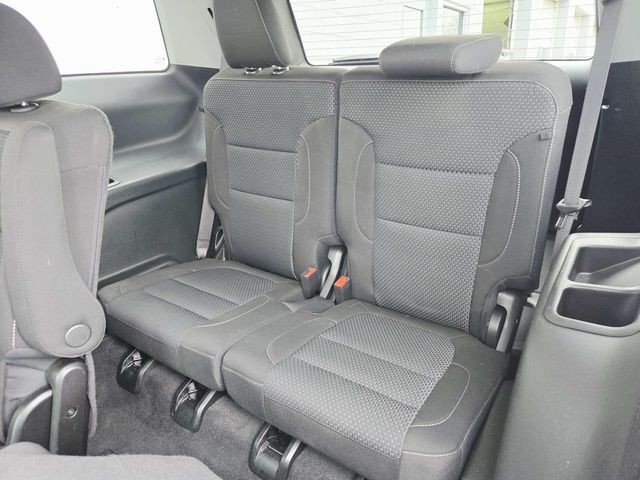 GMC Acadia Vehicle Full-screen Gallery Image 10