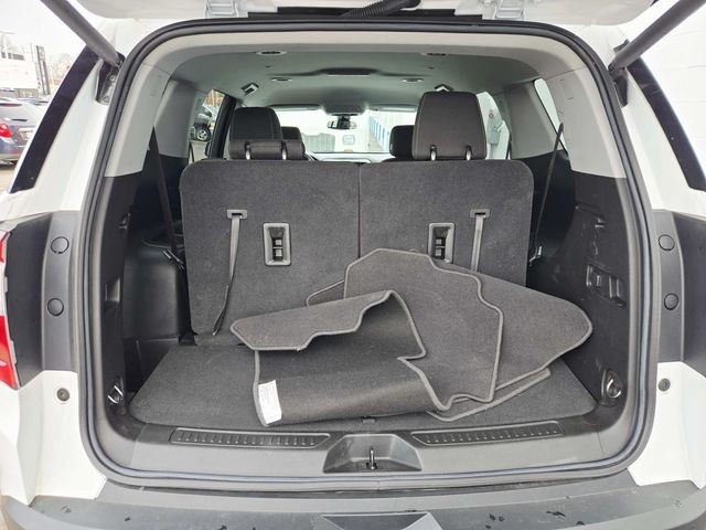 GMC Acadia Vehicle Full-screen Gallery Image 11