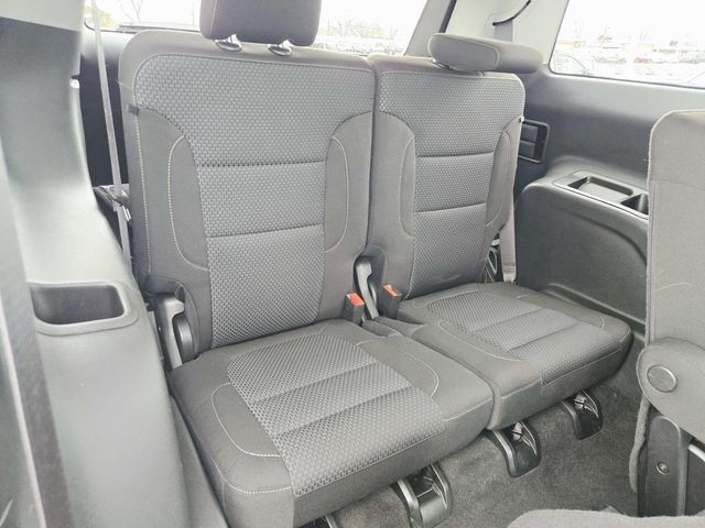 GMC Acadia Vehicle Full-screen Gallery Image 12