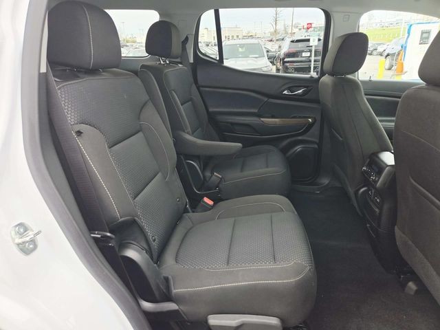 GMC Acadia Vehicle Full-screen Gallery Image 13