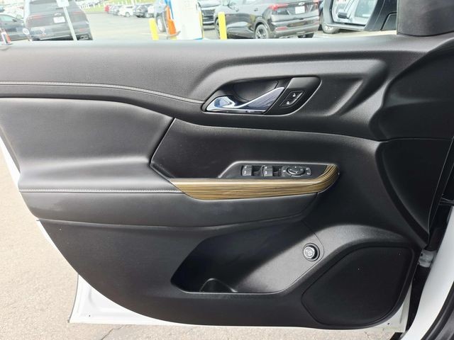 GMC Acadia Vehicle Full-screen Gallery Image 31