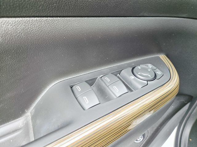 GMC Acadia Vehicle Full-screen Gallery Image 32