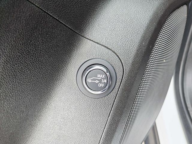 GMC Acadia Vehicle Full-screen Gallery Image 33