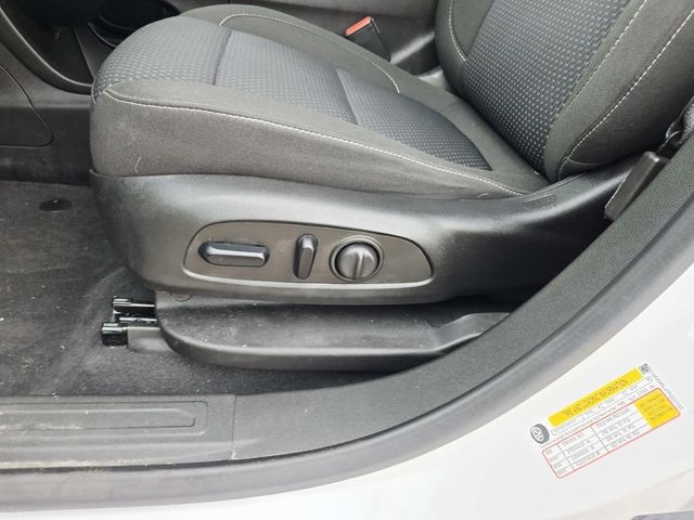 GMC Acadia Vehicle Full-screen Gallery Image 34