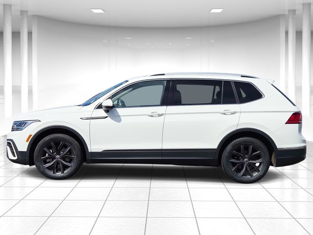 Volkswagen Tiguan Vehicle Full-screen Gallery Image 02
