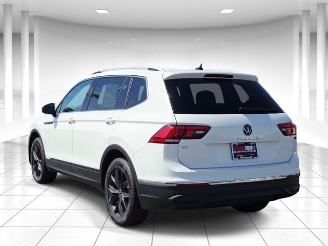 Volkswagen Tiguan Vehicle Full-screen Gallery Image 03