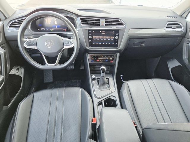 Volkswagen Tiguan Vehicle Full-screen Gallery Image 06