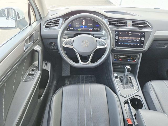 Volkswagen Tiguan Vehicle Full-screen Gallery Image 07