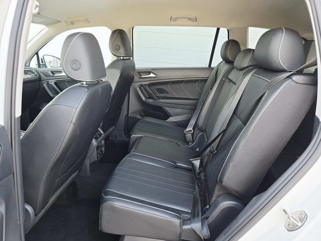 Volkswagen Tiguan Vehicle Full-screen Gallery Image 09