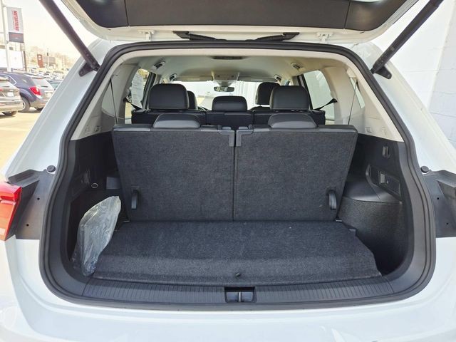 Volkswagen Tiguan Vehicle Full-screen Gallery Image 10