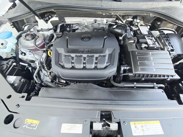 Volkswagen Tiguan Vehicle Full-screen Gallery Image 13