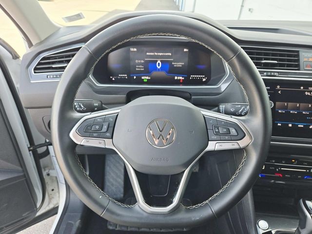 Volkswagen Tiguan Vehicle Full-screen Gallery Image 14