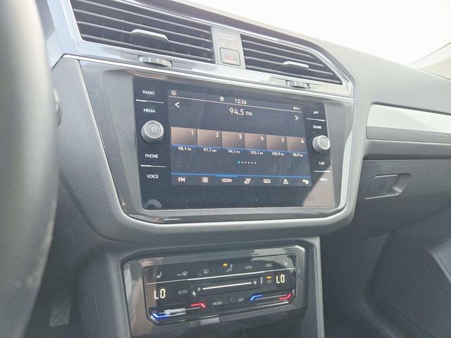 Volkswagen Tiguan Vehicle Full-screen Gallery Image 18