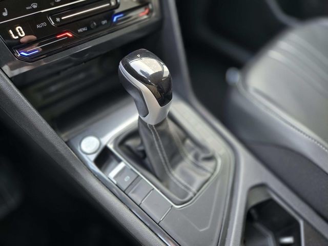 Volkswagen Tiguan Vehicle Full-screen Gallery Image 23