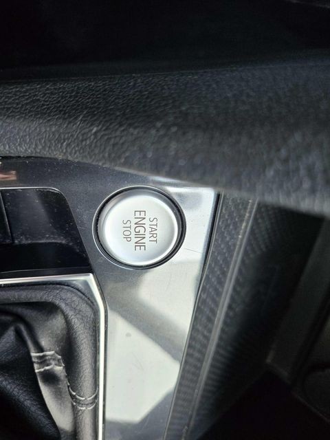 Volkswagen Tiguan Vehicle Full-screen Gallery Image 24