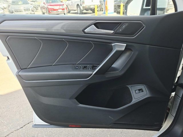 Volkswagen Tiguan Vehicle Full-screen Gallery Image 26