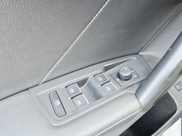 Volkswagen Tiguan Vehicle Full-screen Gallery Image 27
