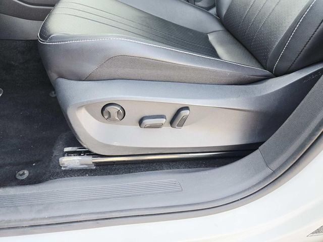 Volkswagen Tiguan Vehicle Full-screen Gallery Image 28