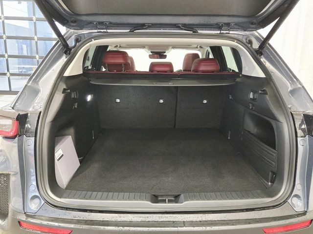 Mazda CX-50 Hybrid Vehicle Full-screen Gallery Image 11