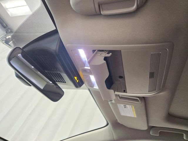 Mazda CX-50 Hybrid Vehicle Full-screen Gallery Image 29