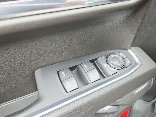 Chevrolet Silverado 1500 Vehicle Full-screen Gallery Image 32